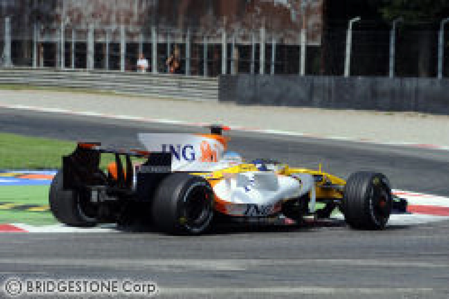 The Renault R29 fails the crash tests!