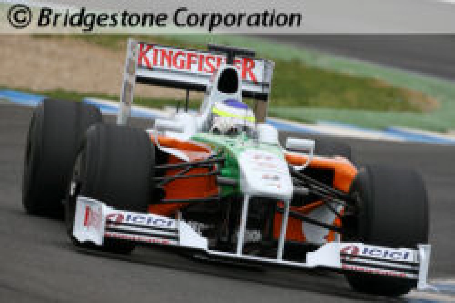 Race: Räikkönen wins ahead of Fisichella!