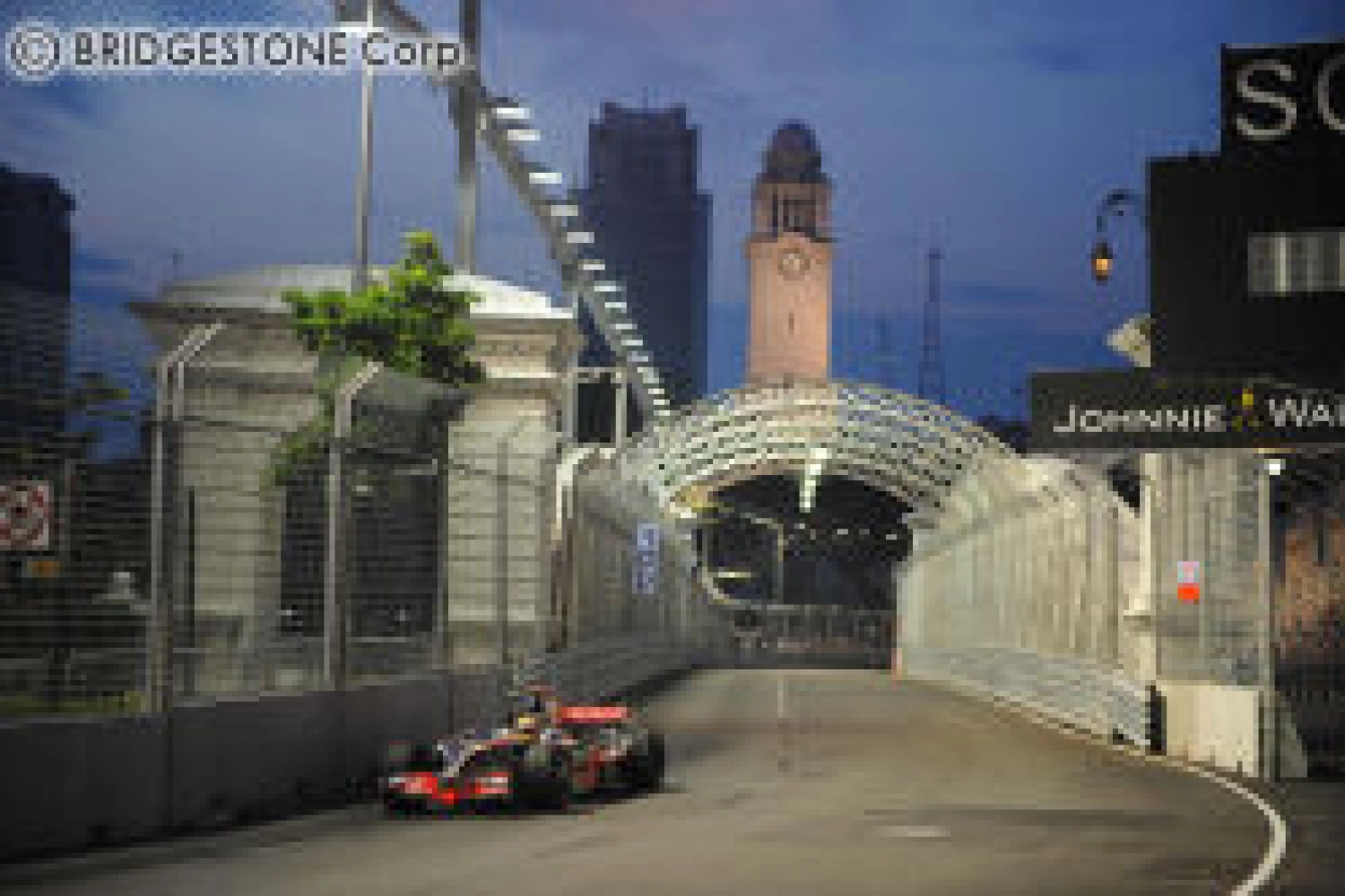 Race: In Singapore, Renault regains hope but it’s Hamilton who shines