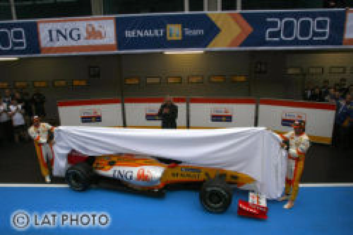 Renault removes all Mutua Madrinela and ING logos