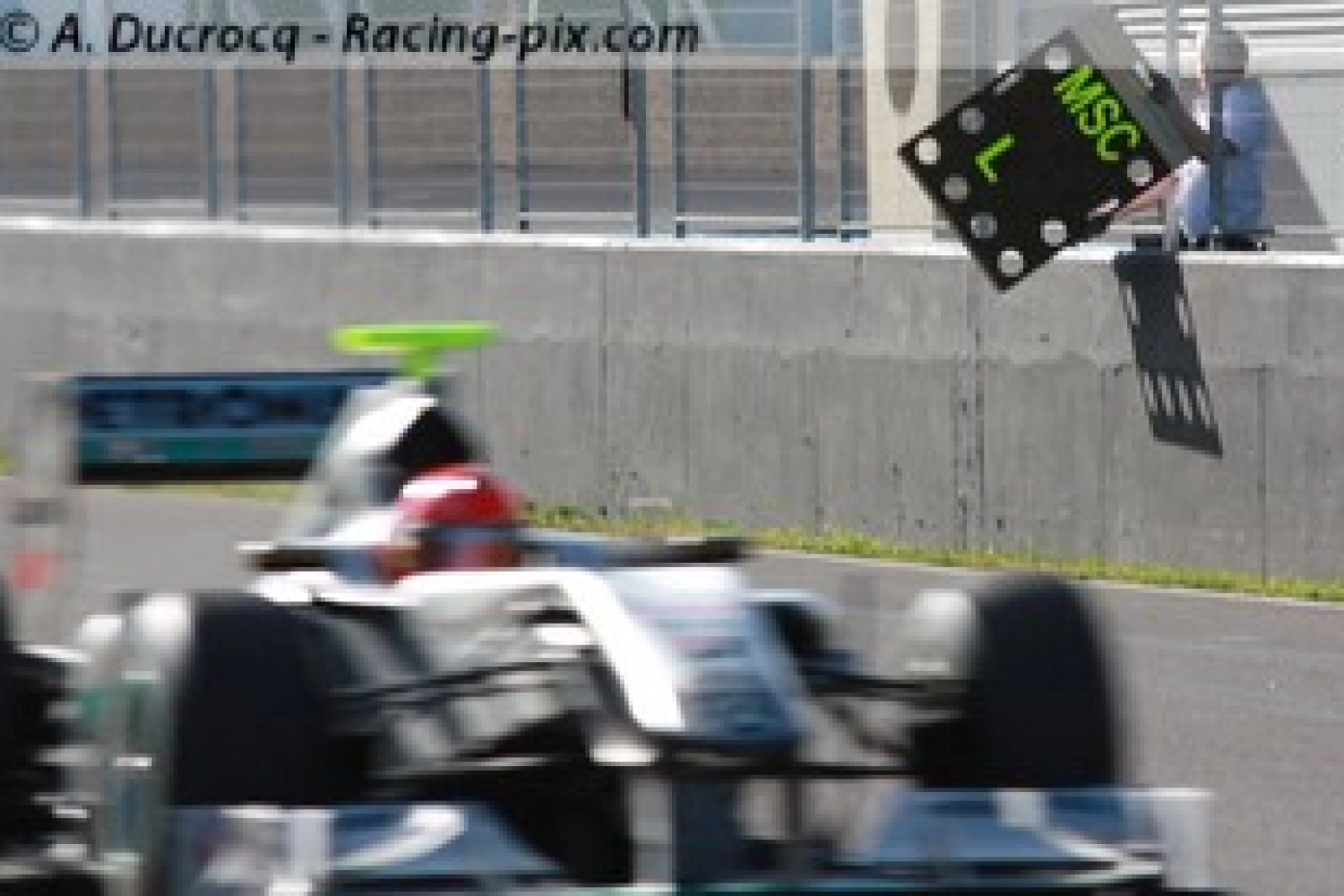 Barichello: Schumacher has everything to lose