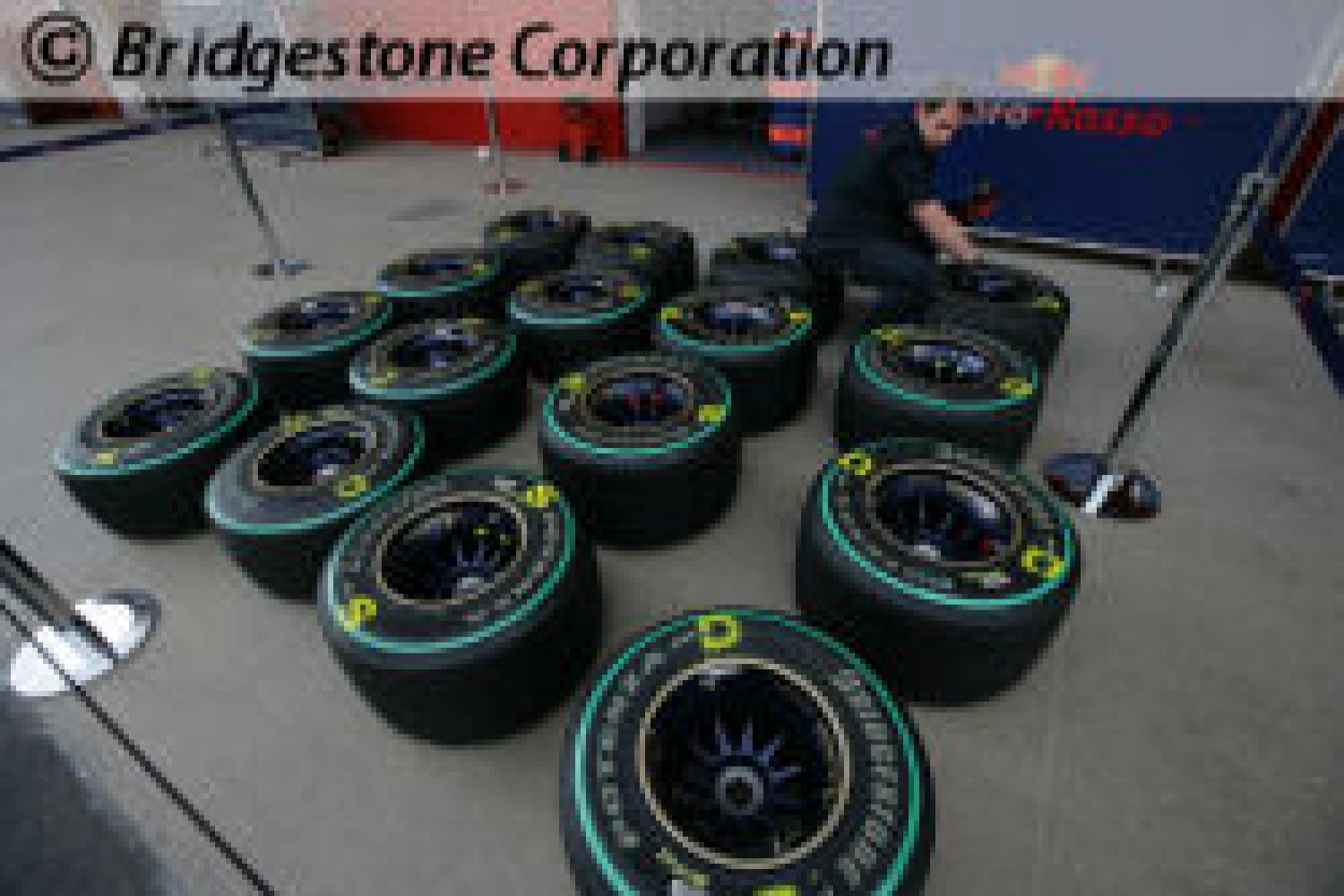 Abu Dhabi GP: Bridgestone brings two similar types of tires