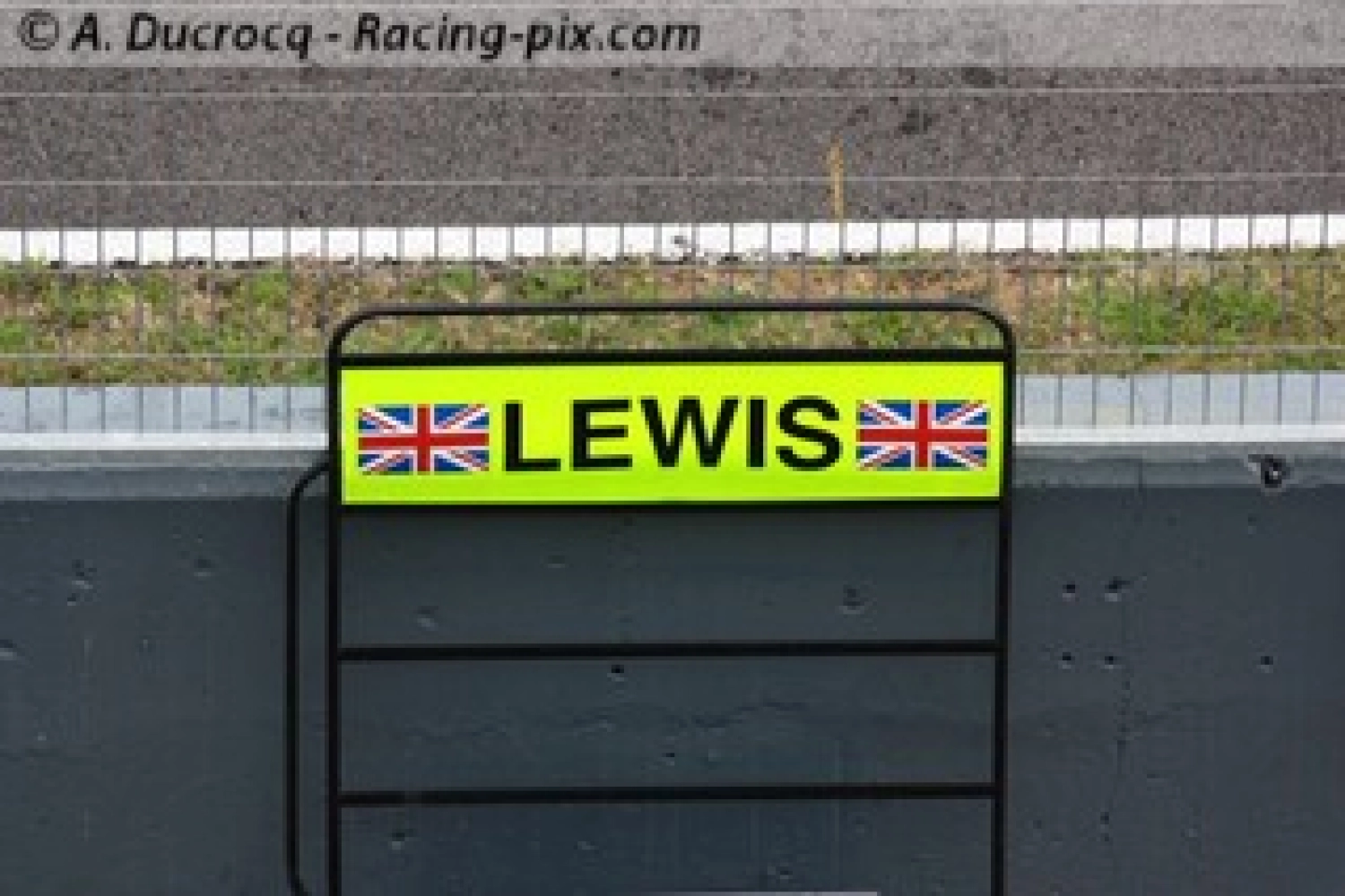 Lewis Hamilton and Tony Stewart swap their seats