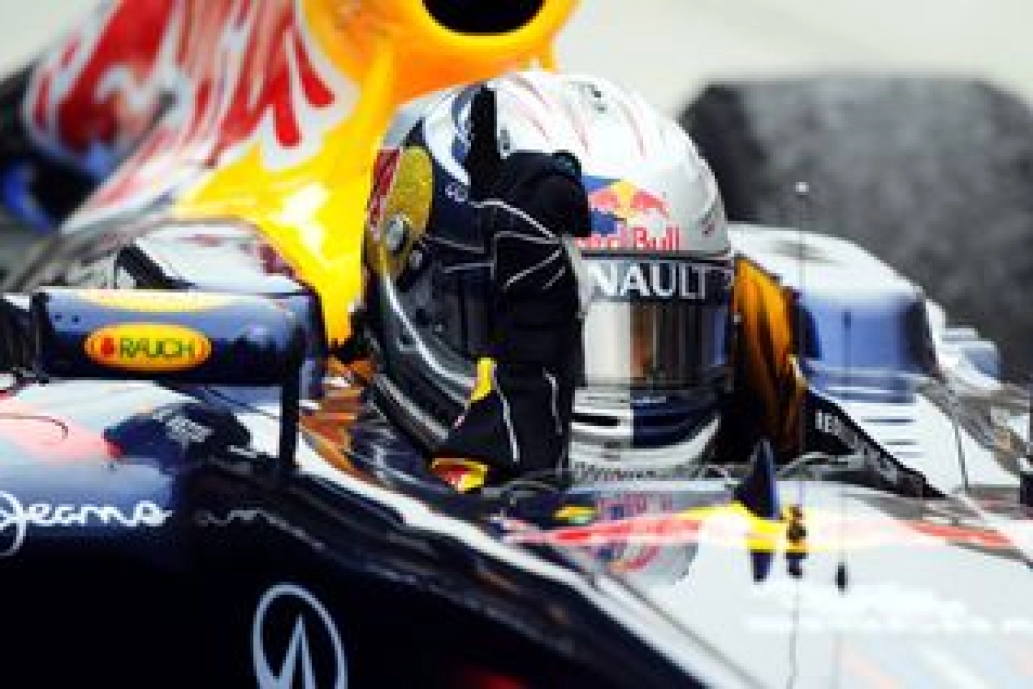 Saturday: Another pole for Red Bull