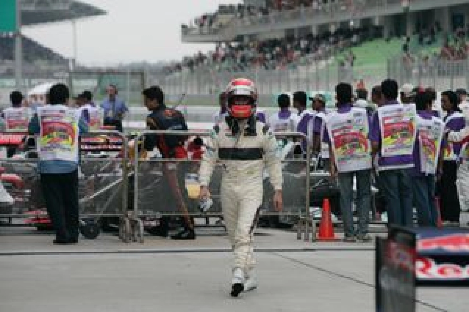 Sunday: Kobayashi brings another point for Sauber