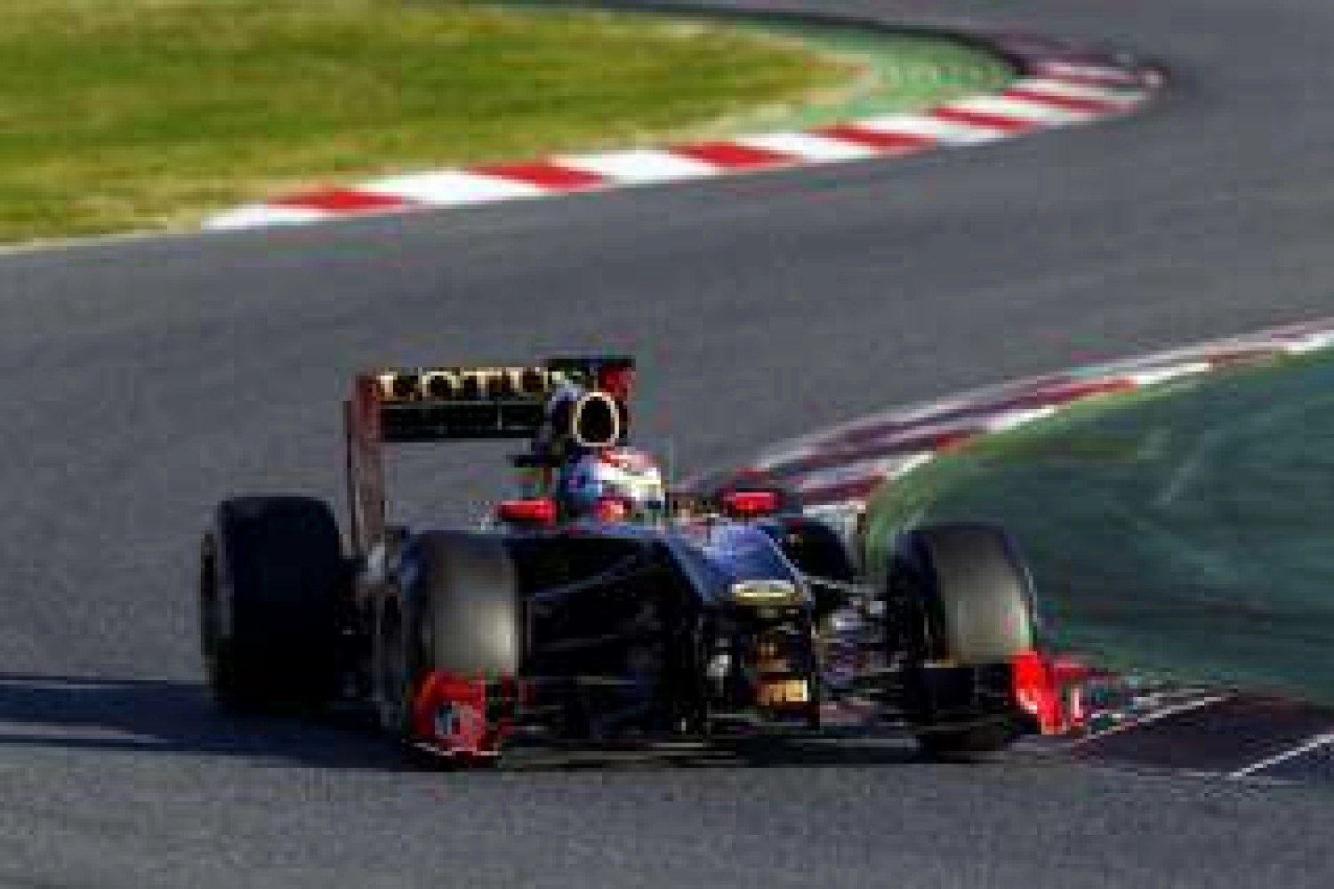 Saturday: the track did not evolve as expected for Lotus Renault