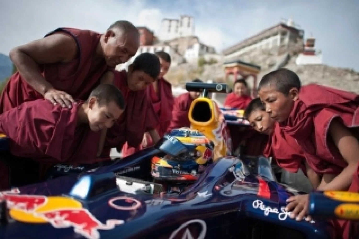 Red Bull celebrates its title on the roof of the world