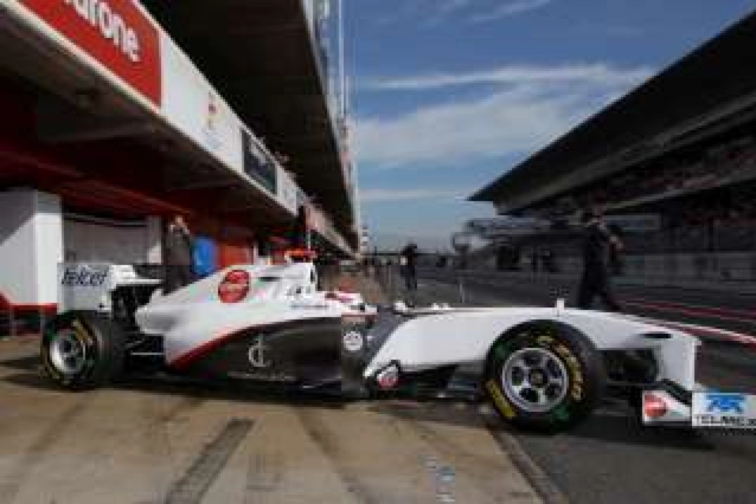 Sauber leaves the FOTA in turn