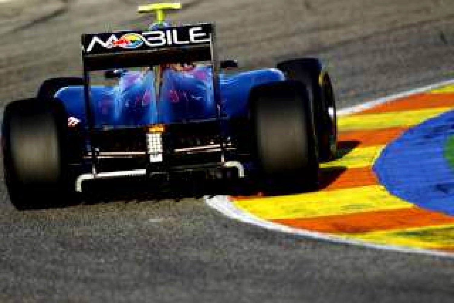 The adjustable rear wing: Good for the show, dangerous for the drivers?