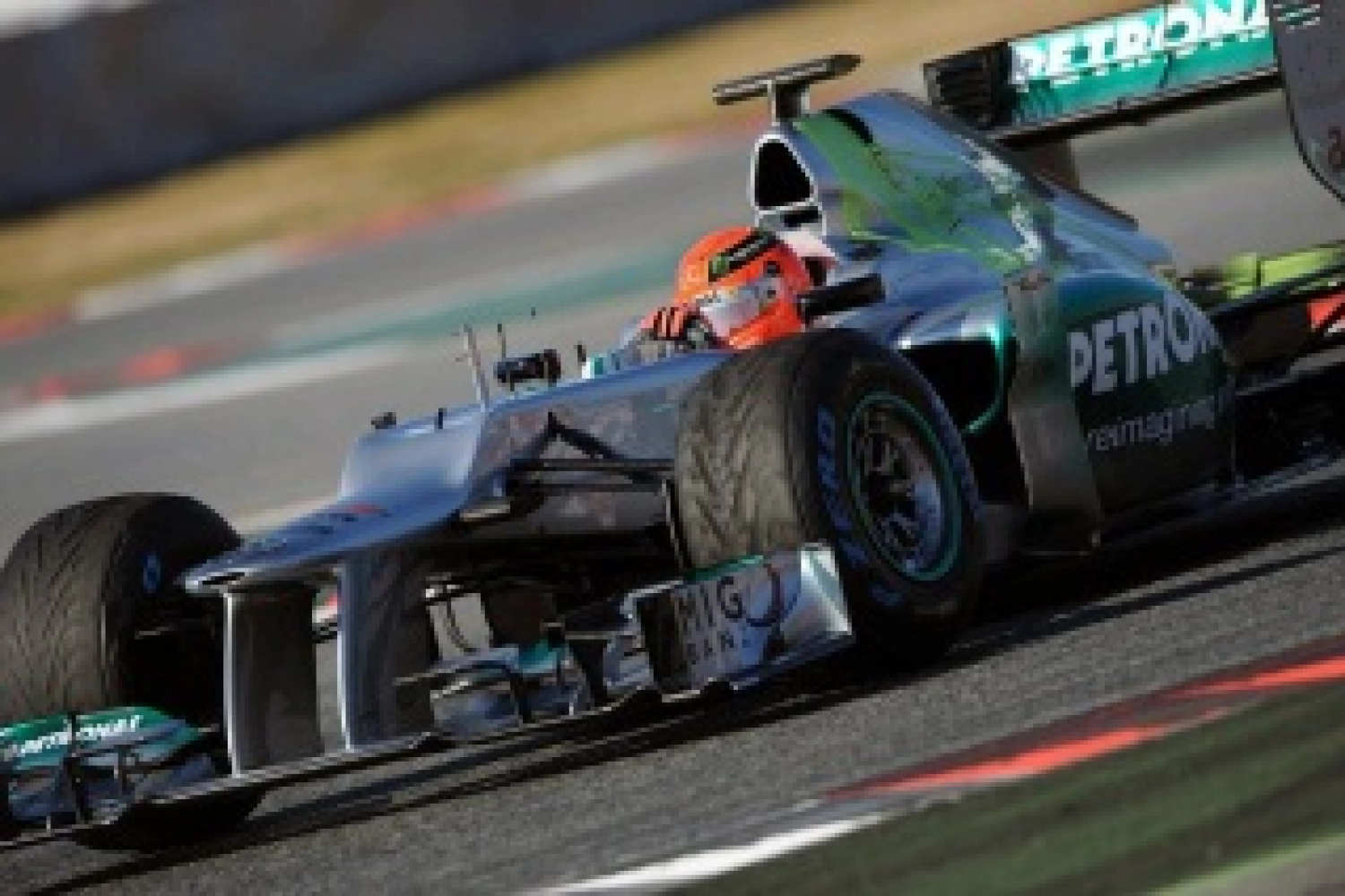 The Mercedes Duct: A Solution in the Air