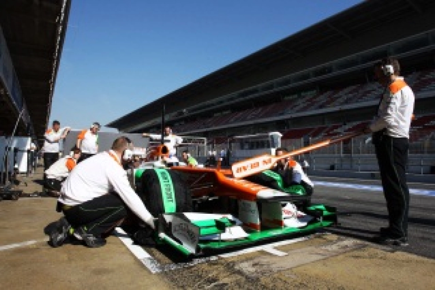 Pit lane speed reduced to 60 km/h, even during the race?