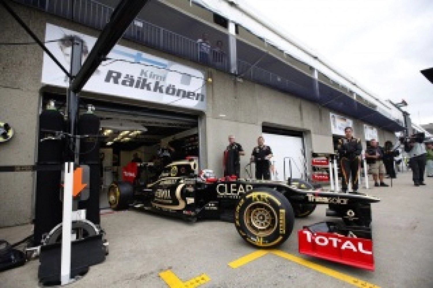 Saturday: Grosjean leads Räikkönen and dreams of a podium