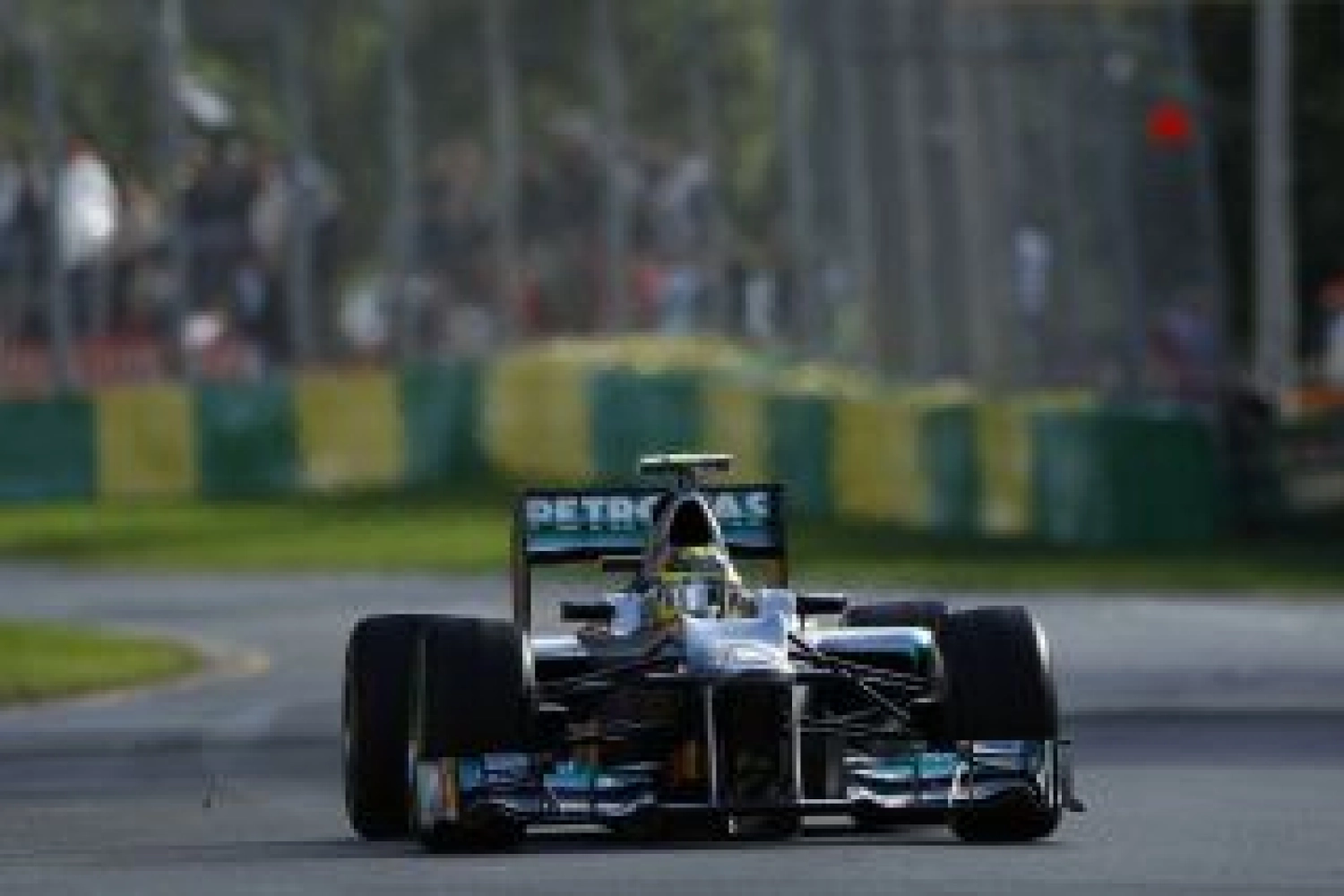 Lotus and Red Bull challenge the legality of the Mercedes