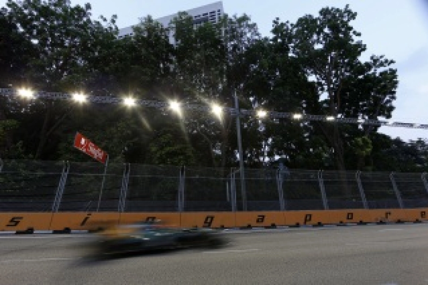 Sunday: The Caterham team leaves Singapore disappointed