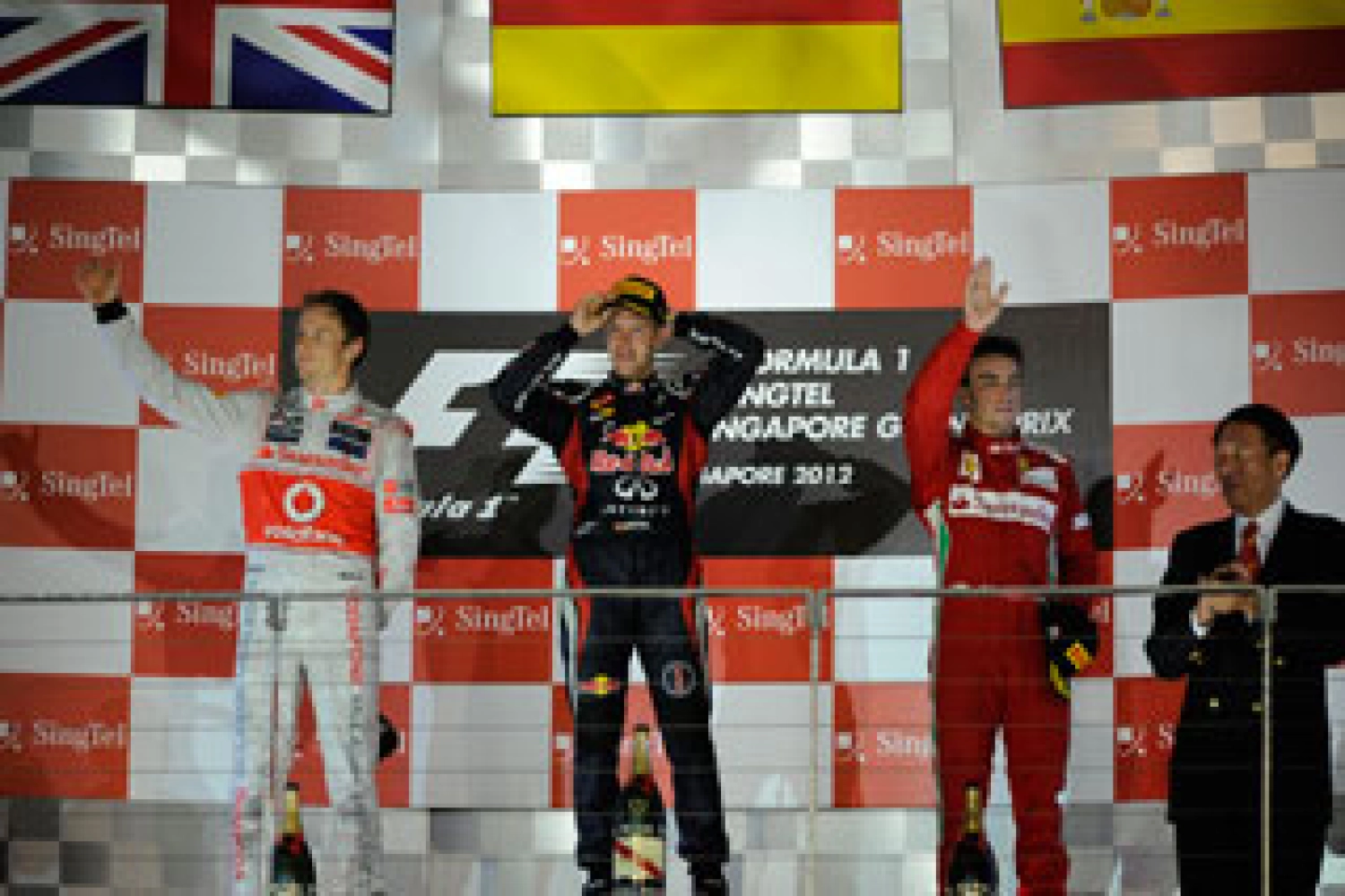 Singapore – Race: Vettel, the Night of the Hunter!