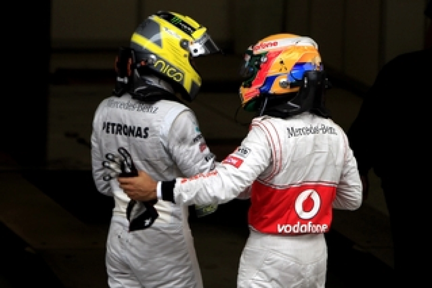 Hamilton does not rule out a return to McLaren