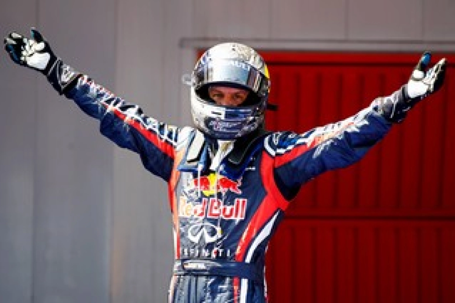 Singapore GP – Race: Vettel one point from title, Button hangs on