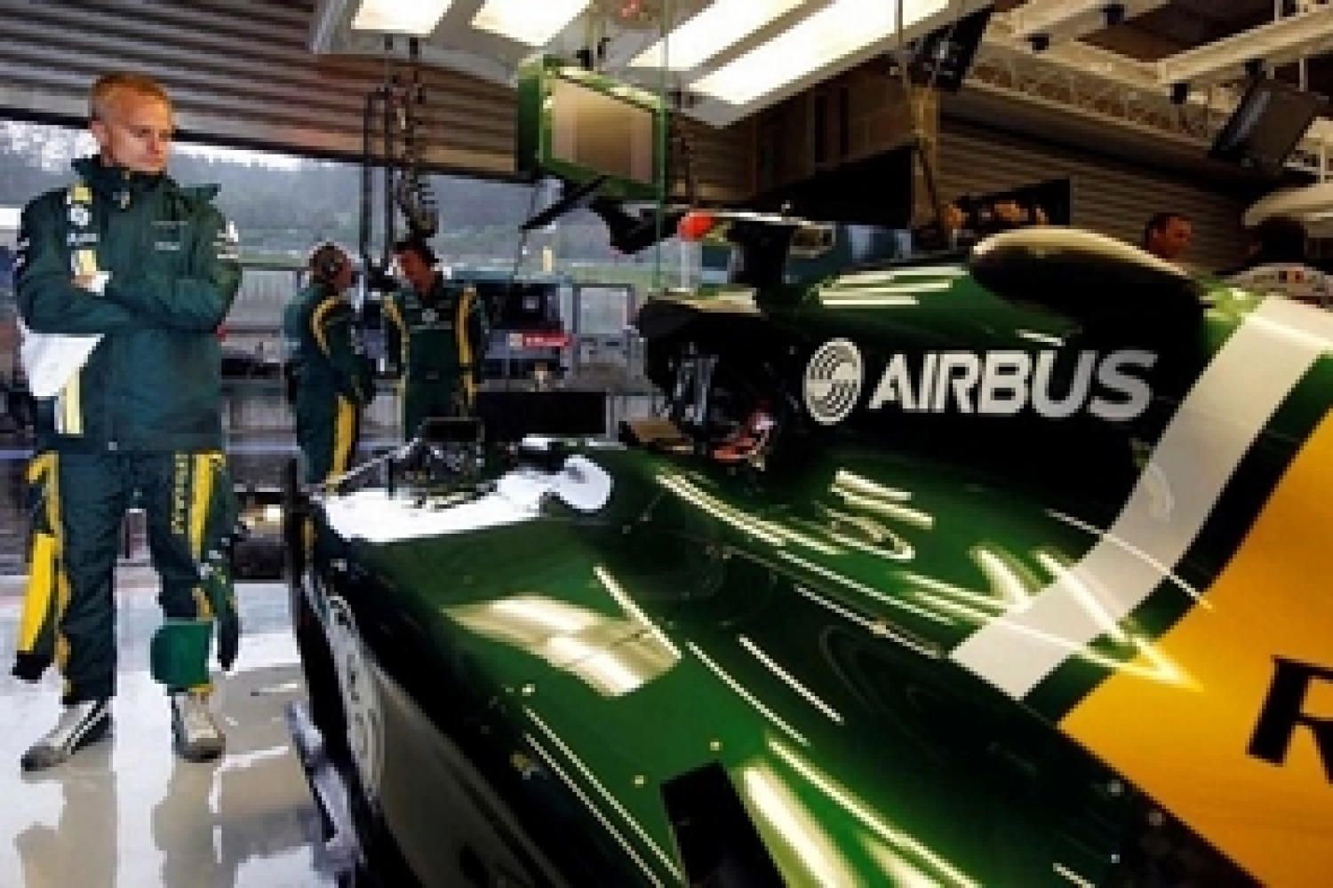 EADS replaces Force India with Caterham