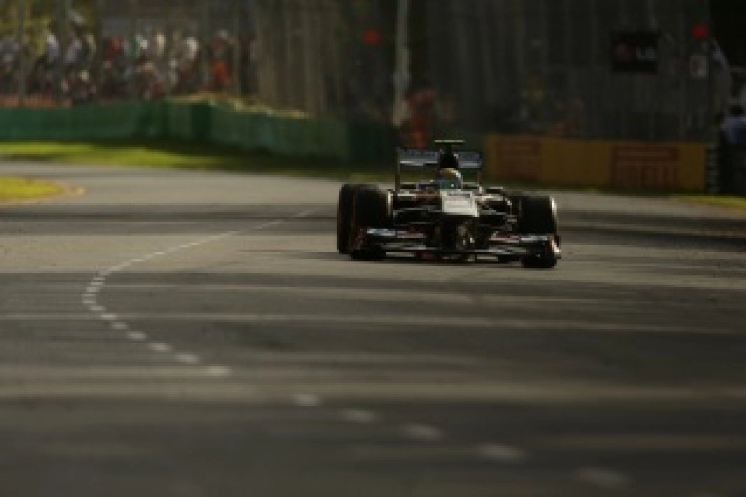 Sunday: Mixed Debut for Sauber