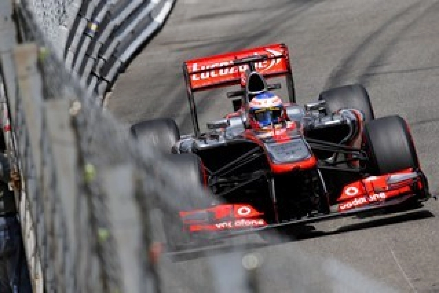 Sunday: Button scores important points for McLaren