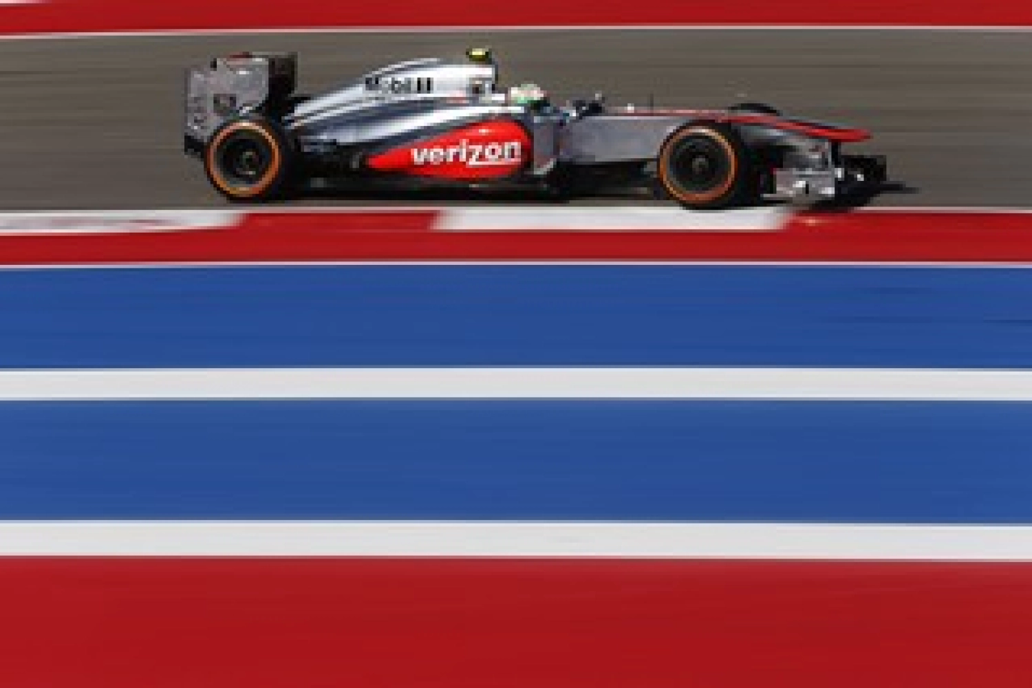 Saturday: Sergio Pérez gets McLaren into the top 10