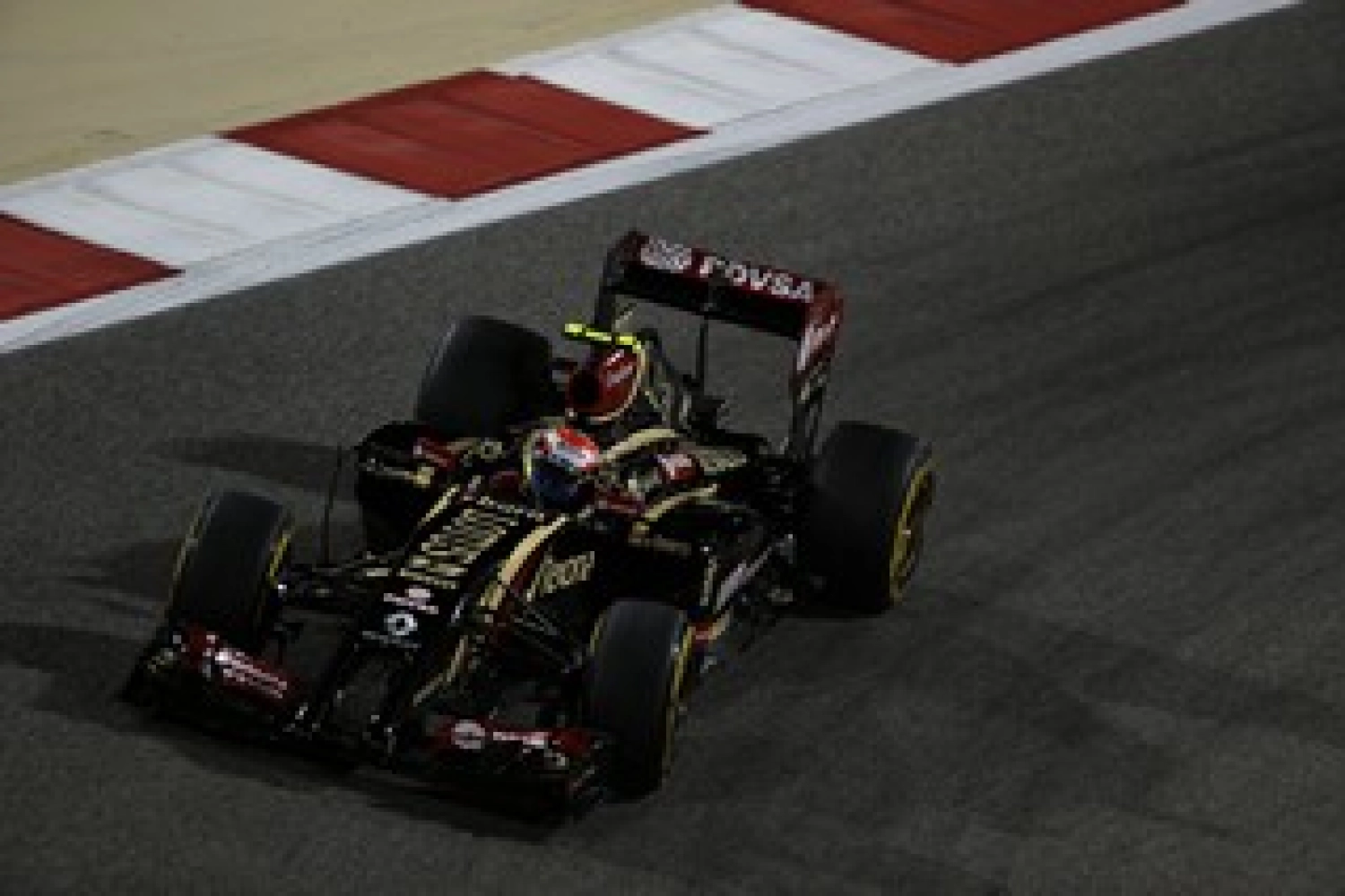 Saturday: Romain Grosjean places Lotus in Q2