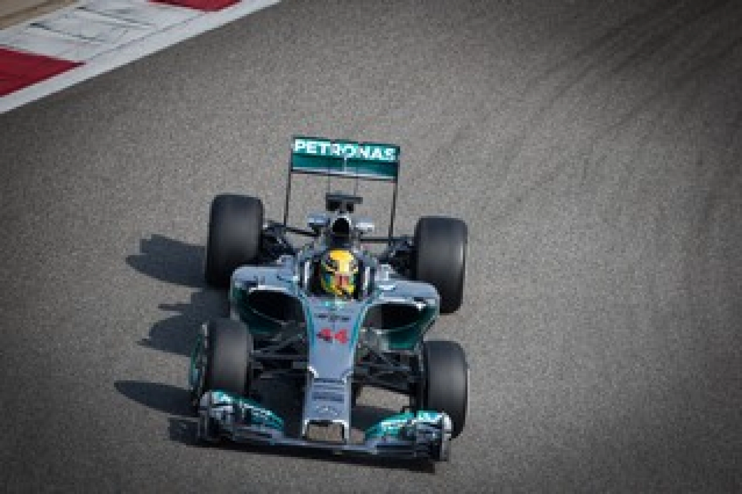 Bahrain Test 2 – Day 4: Hamilton on Top, Lotus and McLaren Struggling with Mileage