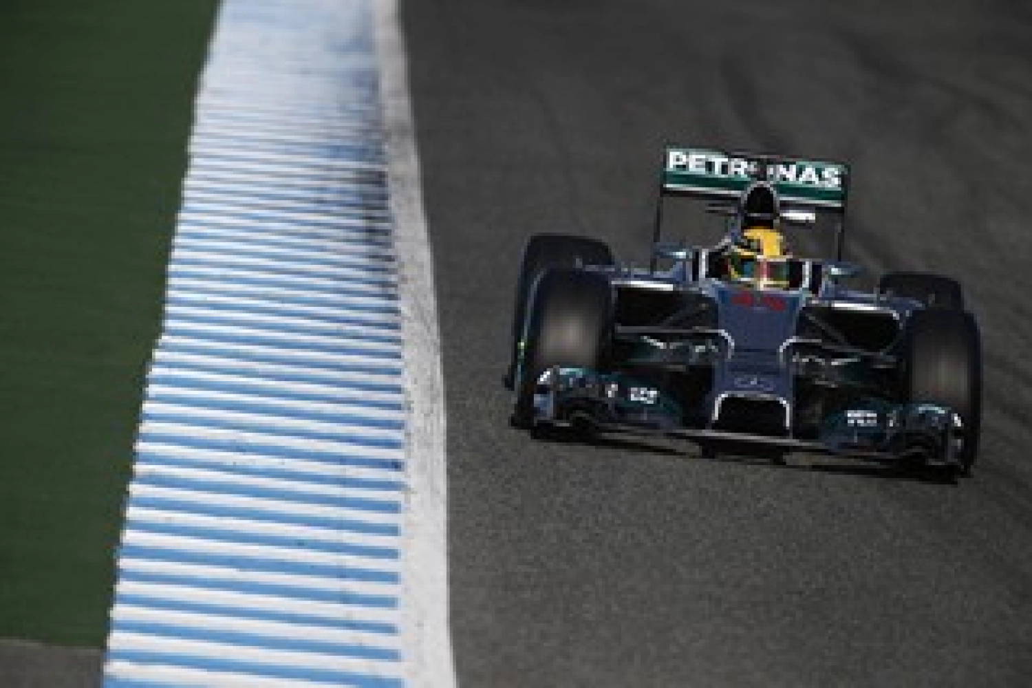 Saturday: Hamilton ahead of Rosberg for an all-Mercedes front row