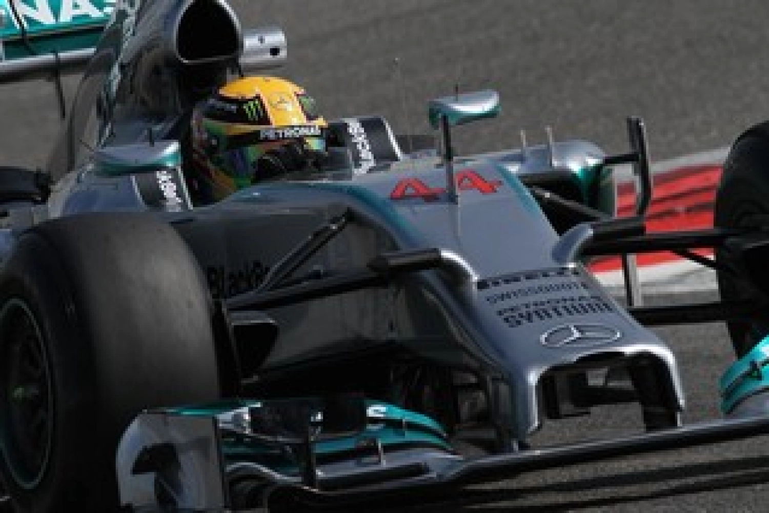 Saturday: Hamilton claims pole for Mercedes, Rosberg in the top 3