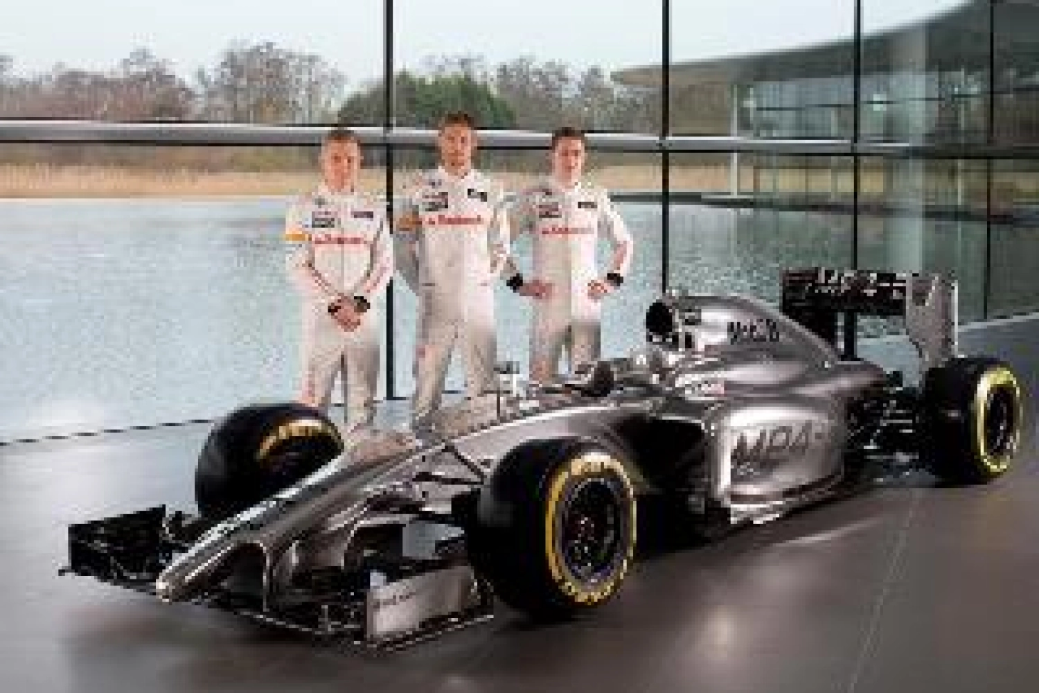 Jenson Button wants to stay with McLaren for the 2015 season