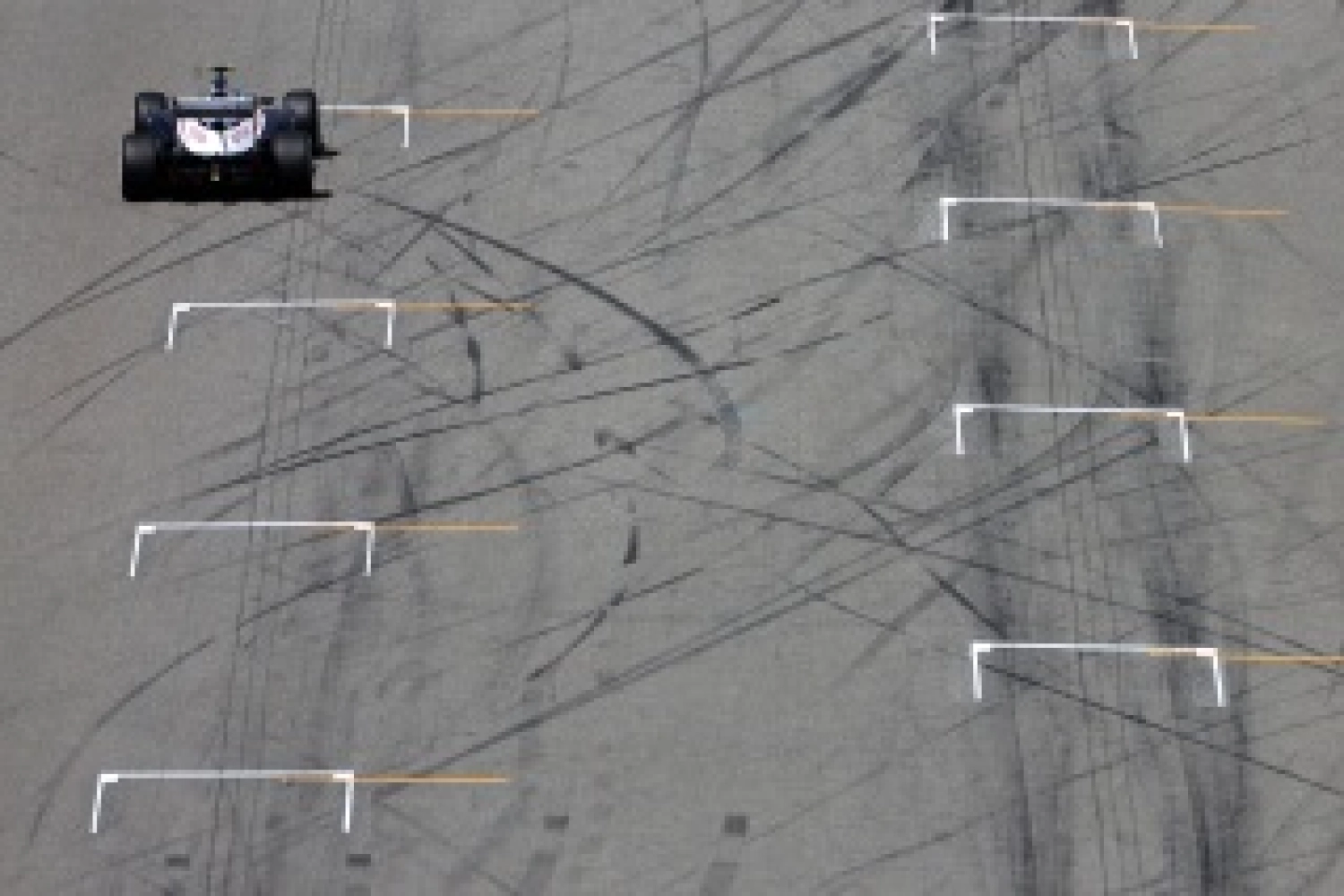 Boullier denies three cars per team in F1 in 2015