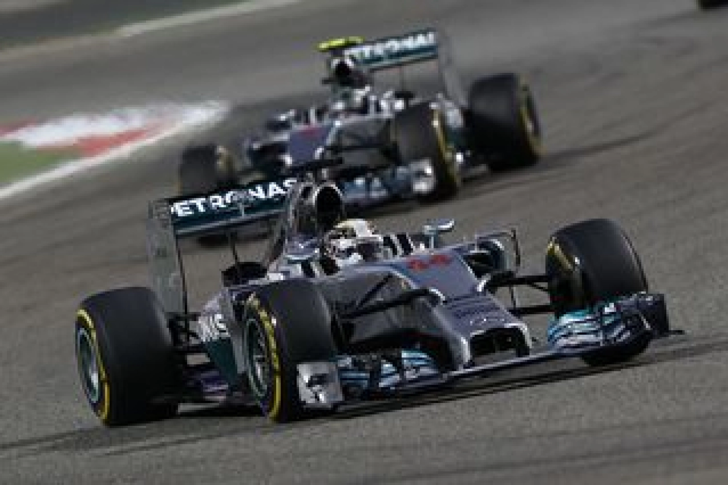 Japan – Race: Hamilton wins the Grand Prix, concerns over Bianchi