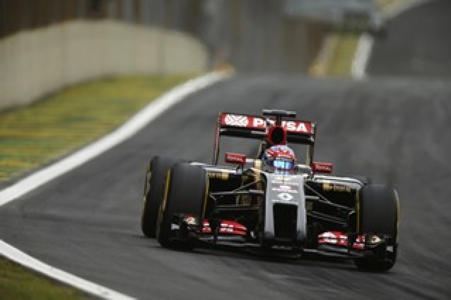 Brazil GP: Grosjean retires and Maldonado out of the top 10 for Lotus