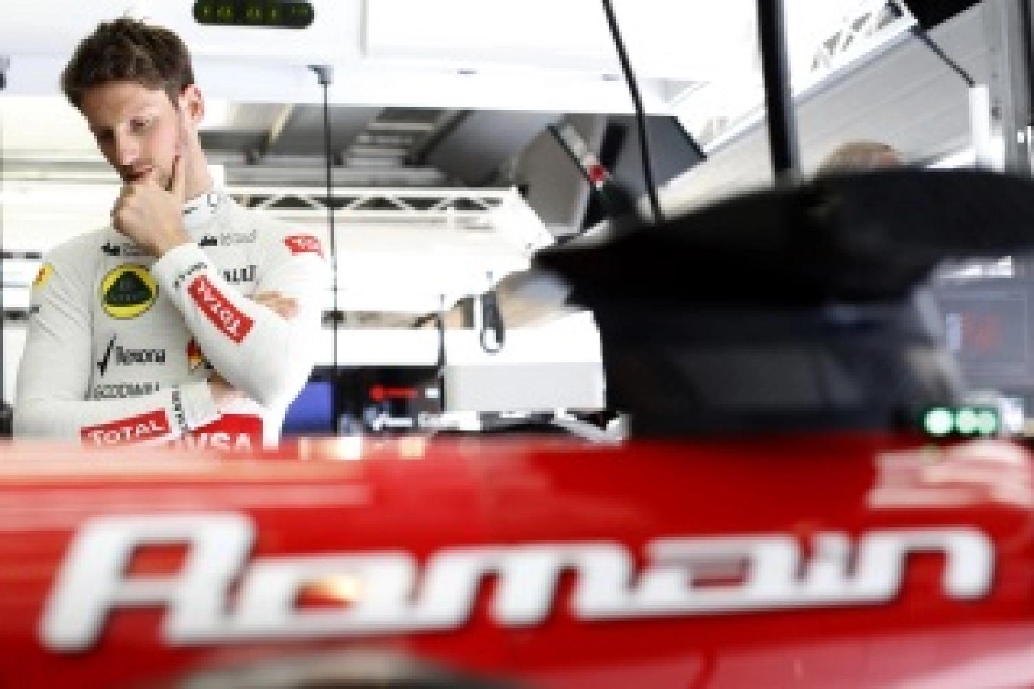 Official: Romain Grosjean stays with Lotus F1 in 2015