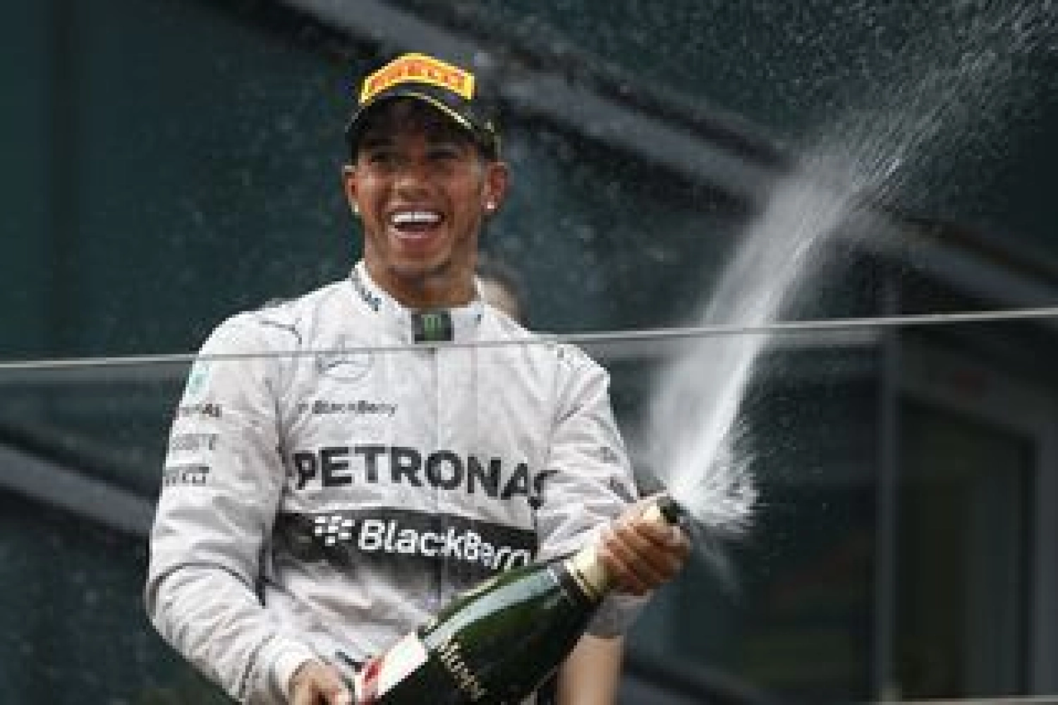 Australia – Race: Hamilton Wins After Carnage