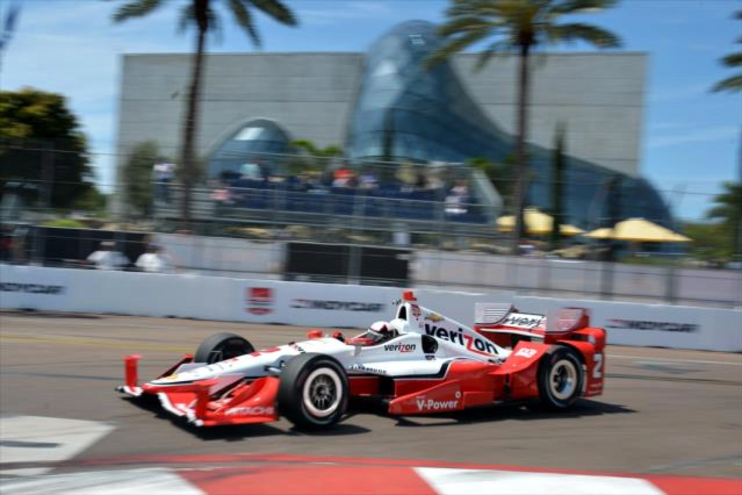 St Petersburg GP – Race: Montoya snatches victory from Power