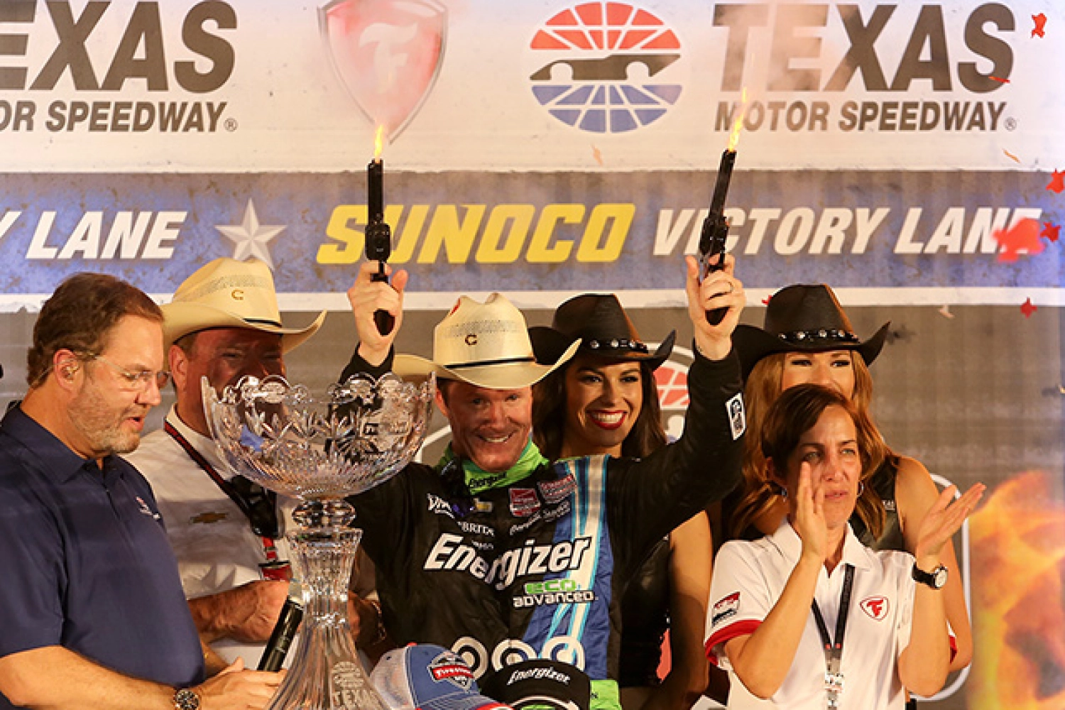 Texas – Racing: Dixon Shows His Strength