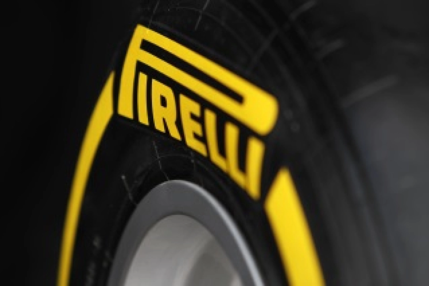 Furious after his flat tire, Sebastian Vettel doesn’t mince his words against Pirelli