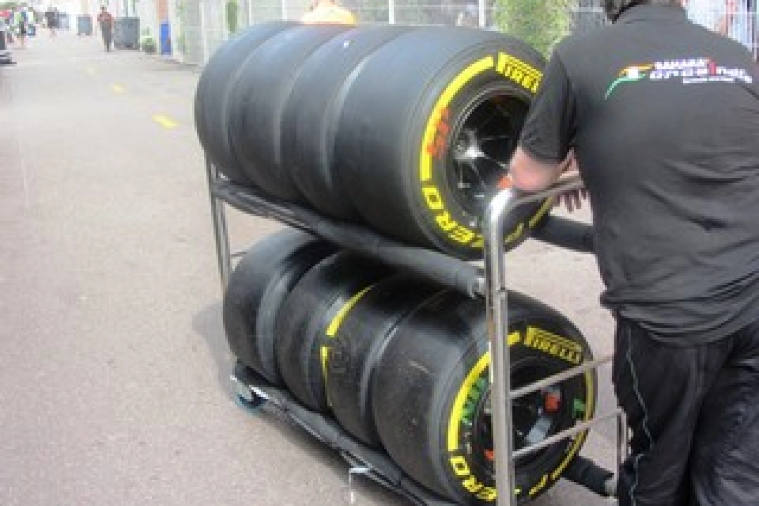 Official: Pirelli over Michelin to supply F1