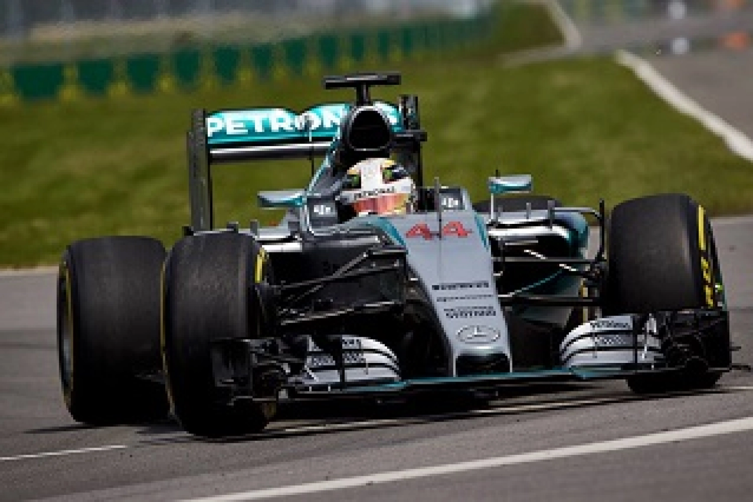 Mercedes: Hamilton isn’t comfortable this weekend, Rosberg continues
