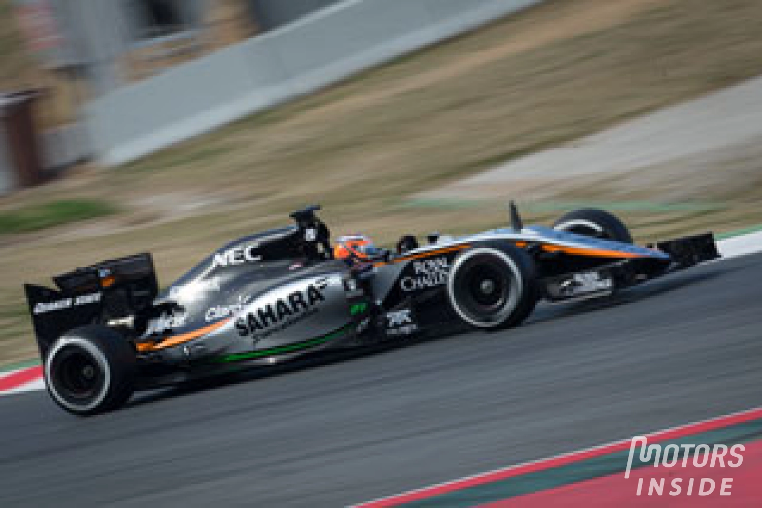Force India drivers stop in Q2 at the Sepang circuit
