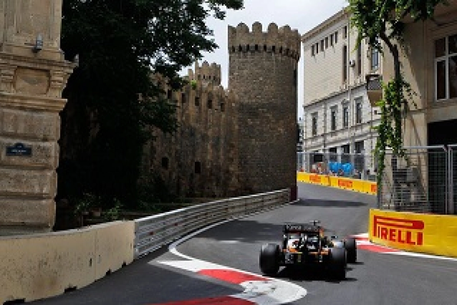 Sergio Pérez takes the front row in Baku