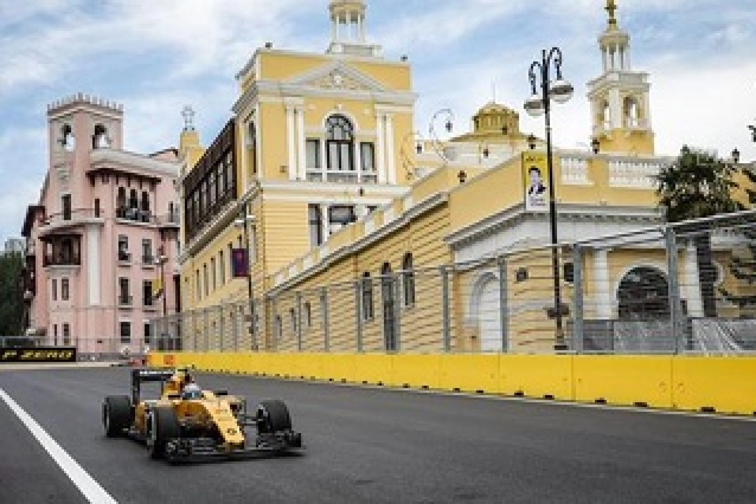 Magnussen and Palmer have ambitions for Renault in Baku