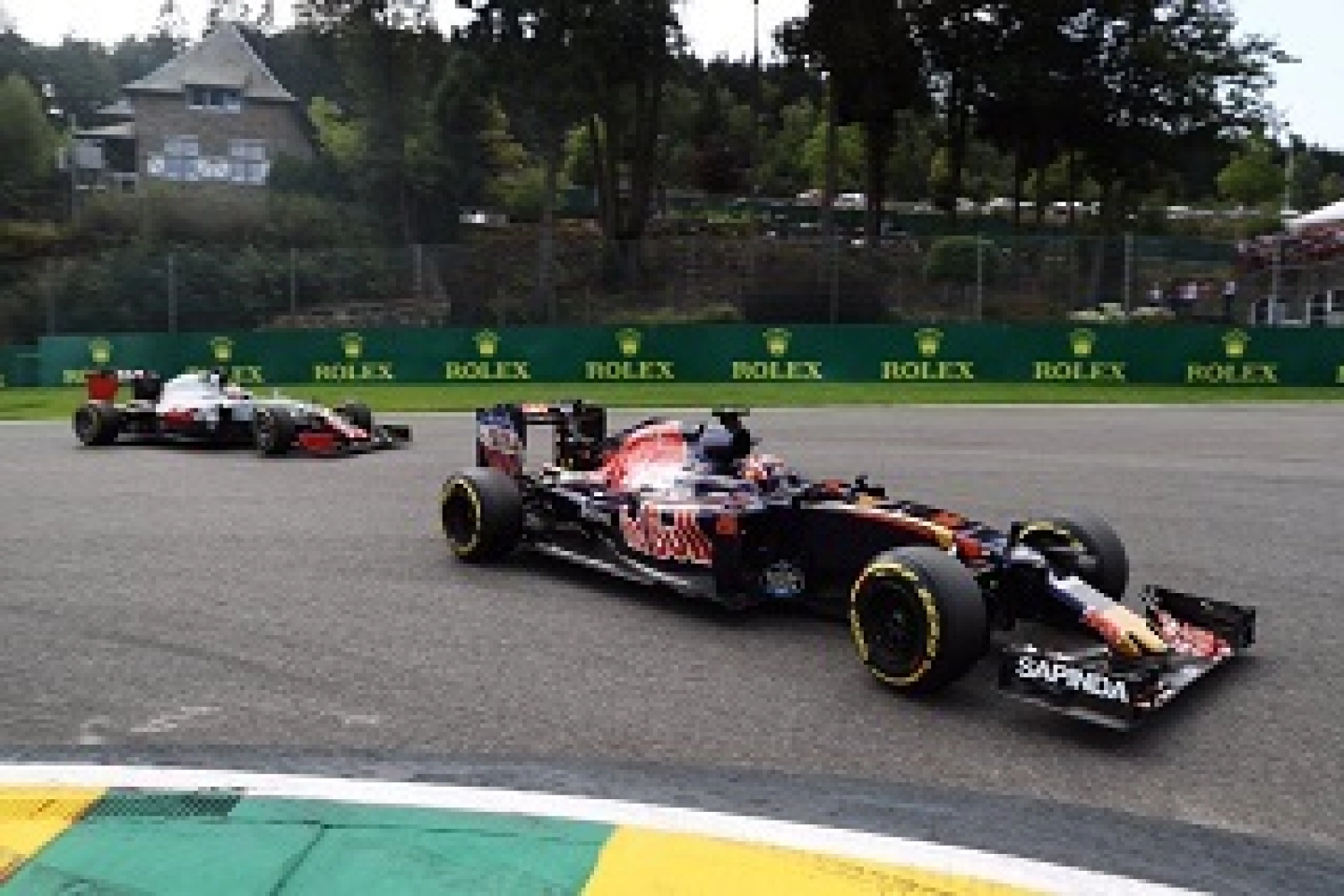 A puncture and a lost place in the standings for Toro Rosso