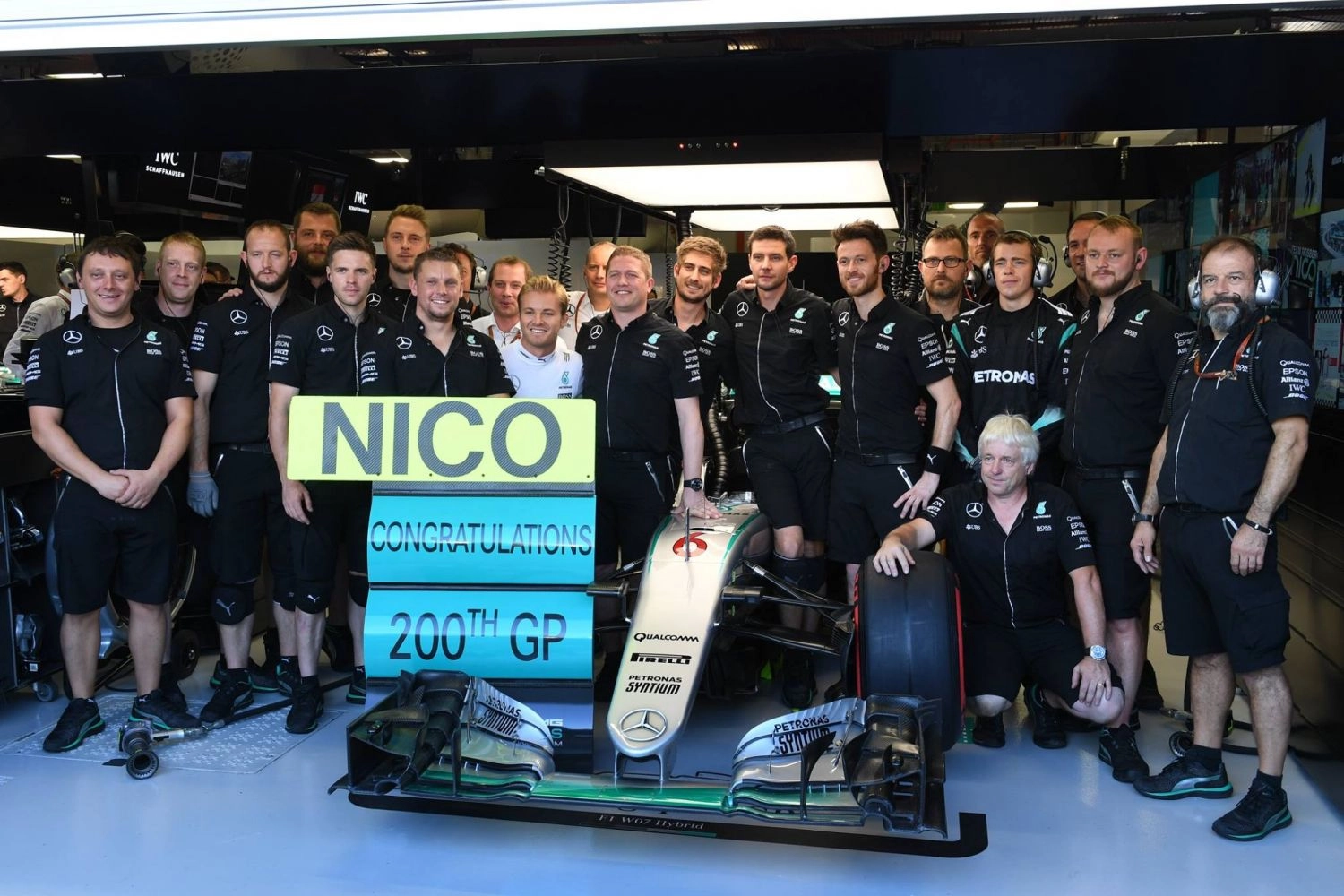 A Friday on the road to redemption for Mercedes, beyond the small troubles