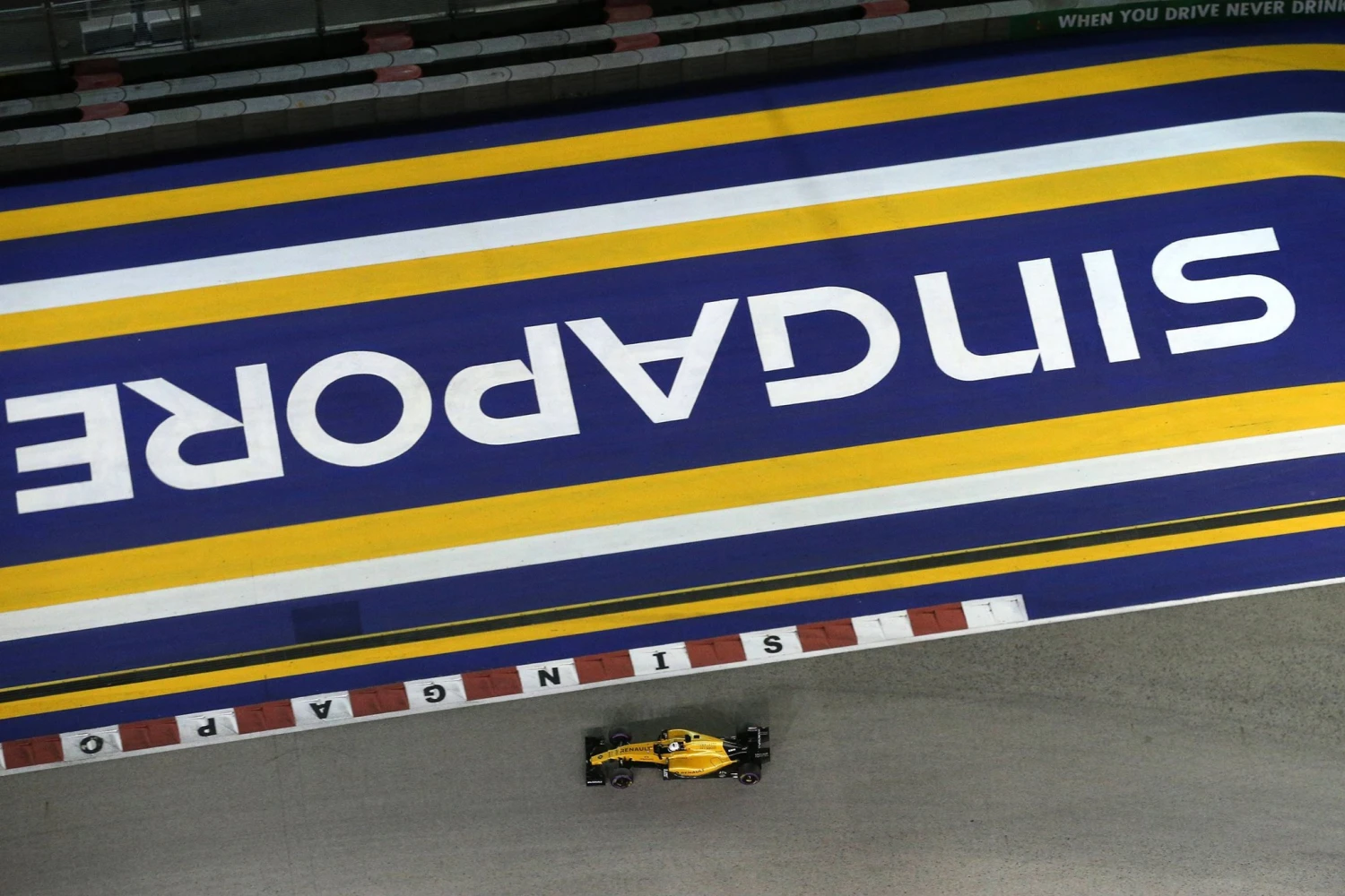 10th place and a second points finish for Magnussen and Renault