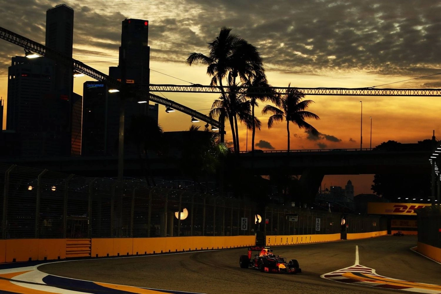 Singapore – EL 1: Red Bull at ease, Mercedes quick on soft tyres but discreet on ultra-tardres