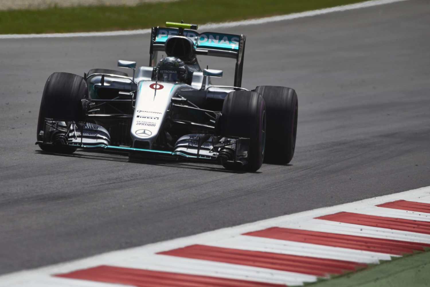 Hungary – Free Practice 2: Rosberg leads as Hamilton goes off track