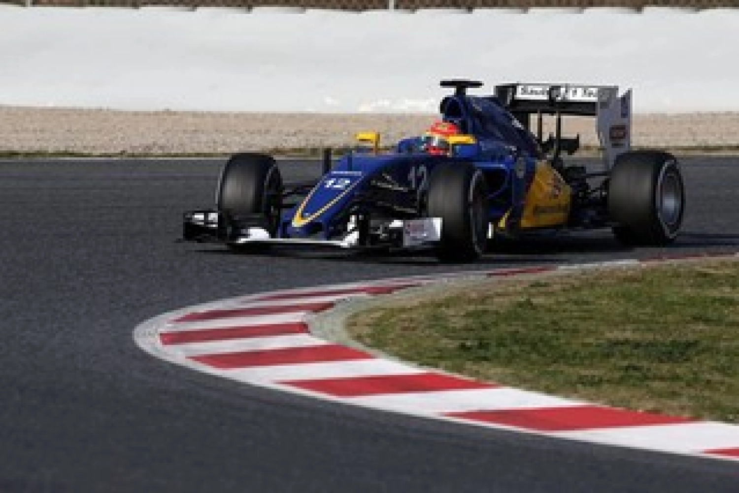 Official: Sauber to get 2016 Ferrari engines next year