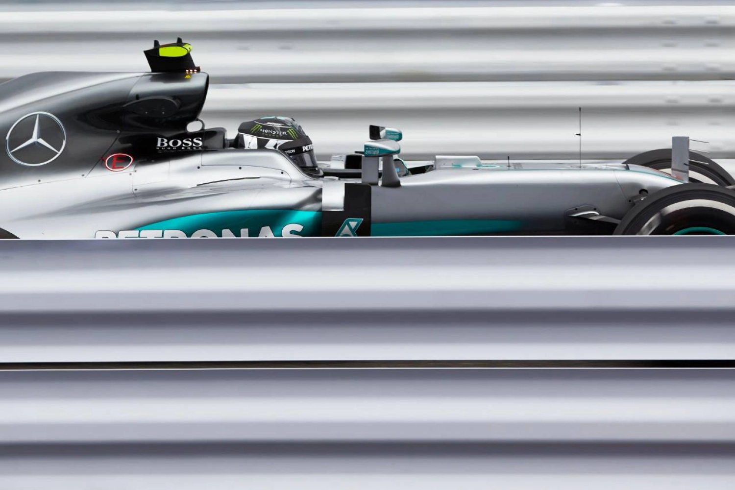 Japan – Free Practice 3: Rosberg again sets the benchmark, rain disrupts schedule